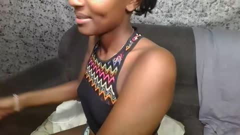 Snapshot of brunnette_blonde chatting on 03-01-26, 01:24 everyday online show from 03-01-26, 01:24