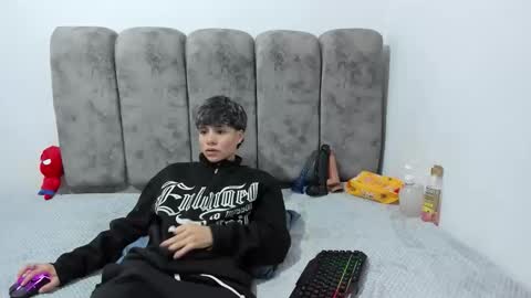 Snapshot of bruno_cruz chatting on 05-12-26, 02:08 Bruno Cruz online show from 05-12-26, 02:08