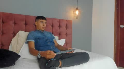 Snapshot of bruno_fox_ chatting on 06-17-26, 12:40 Bruno online show from 06-17-26, 12:40