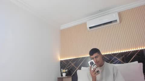 Snapshot of bruno_fox_ chatting on 06-19-26, 07:17 Bruno online show from 06-19-26, 07:17