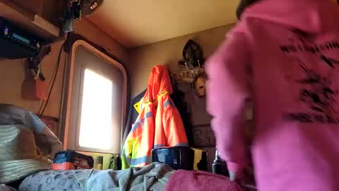 Snapshot of brushsquach chatting on 12-02-24, 08:00 Steve... aka SkinnieDippin aka TimberTramp online show from 12-02-24, 08:00