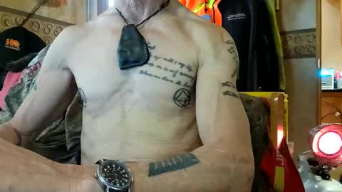 Snapshot of brushsquach chatting on 12-30-24, 08:04 Steve... aka SkinnieDippin aka TimberTramp online show from 12-30-24, 08:04