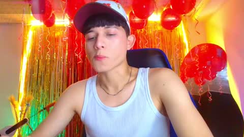 Snapshot of bryam_hot chatting on 09-21-25, 01:29 BRYAM INDEPENDENT MODEL online show from 09-21-25, 01:29