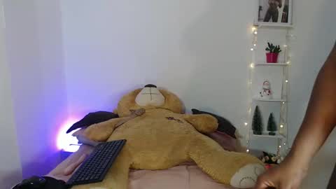 hot online show from 11-28-25, 06:05