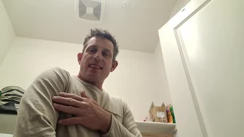 Snapshot of btownstud chatting on 12-20-24, 09:32 btownstud online show from 12-20-24, 09:32