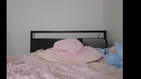 Snapshot of bubble_girl_lo chatting on 05-06-26, 08:19 Queen Lola XXX online show from 05-06-26, 08:19
