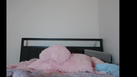 Snapshot of bubble_girl_lo chatting on 05-10-26, 07:02 Queen Lola XXX online show from 05-10-26, 07:02