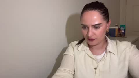 Snapshot of bubblegumfairy_ chatting on 06-20-26, 10:34 Anna online show from 06-20-26, 10:34