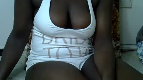 Snapshot of bubbly_ass247 chatting on 09-16-25, 11:00 bubbly online show from 09-16-25, 11:00