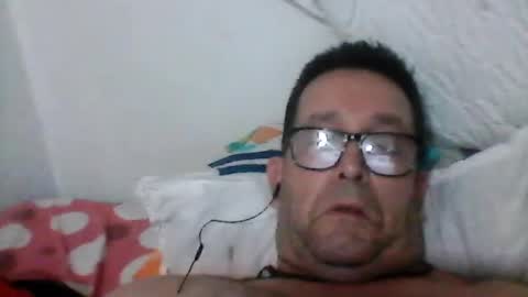 Snapshot of buchs32 chatting on 06-12-26, 05:28 buchs32 online show from 06-12-26, 05:28