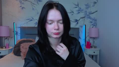 Leona online show from 03-08-26, 10:02