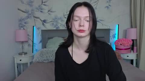 Leona online show from 03-26-26, 11:32