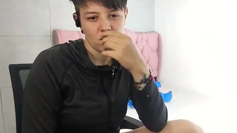 Snapshot of bug2025 chatting on 09-30-25, 01:32 bug2025 online show from 09-30-25, 01:32