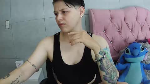 Snapshot of bug2025 chatting on 11-11-25, 01:49 bug2025 online show from 11-11-25, 01:49