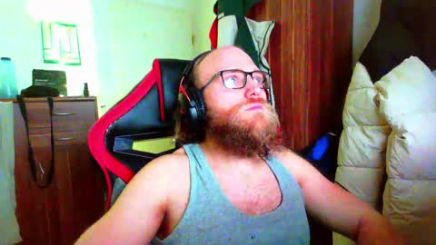 Snapshot of buhalteris chatting on 05-18-26, 10:59 Lukas online show from 05-18-26, 10:59