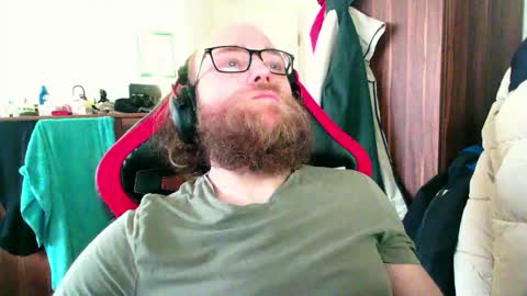 Snapshot of buhalteris chatting on 06-04-26, 09:48 Lukas online show from 06-04-26, 09:48