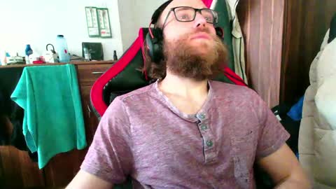 Snapshot of buhalteris chatting on 06-07-26, 08:07 Lukas online show from 06-07-26, 08:07