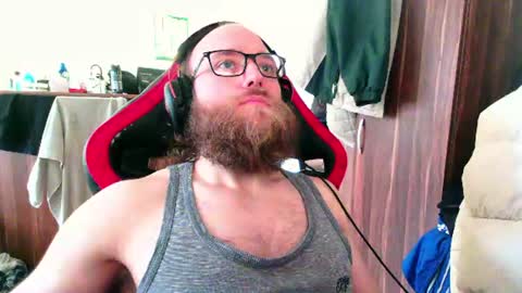 Snapshot of buhalteris chatting on 06-15-26, 07:54 Lukas online show from 06-15-26, 07:54