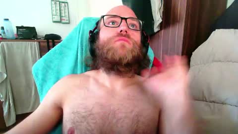 Snapshot of buhalteris chatting on 07-02-26, 07:36 Lukas online show from 07-02-26, 07:36