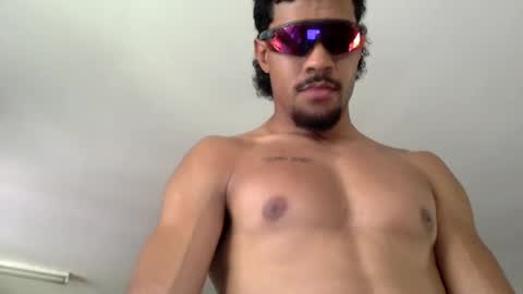 Snapshot of bulaboy27 chatting on 01-06-25, 04:47 meaty man online show from 01-06-25, 04:47