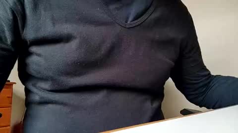 Snapshot of bulkyboners chatting on 12-12-24, 12:22 ejaculation for 250 online show from 12-12-24, 12:22