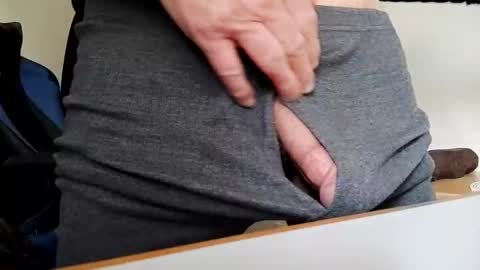 Snapshot of bulkyboners chatting on 02-02-25, 03:07 ejaculation for 250 online show from 02-02-25, 03:07