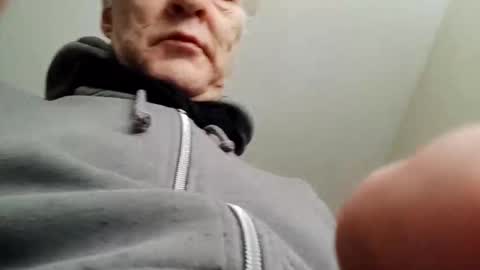 Snapshot of bulkyboners chatting on 02-02-25, 07:57 ejaculation for 250 online show from 02-02-25, 07:57