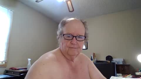 Snapshot of bullfrogg5050 chatting on 06-18-26, 10:36 bullfrogg5050 online show from 06-18-26, 10:36