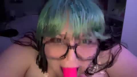 Snapshot of bumblebeebuzzer chatting on 02-14-25, 03:54 bumblebeebuzzer online show from 02-14-25, 03:54