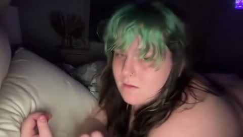 Snapshot of bumblebeebuzzer chatting on 02-17-25, 08:19 bumblebeebuzzer online show from 02-17-25, 08:19