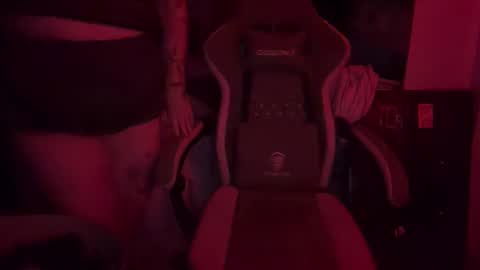 Snapshot of bumblebeebuzzer chatting on 10-27-25, 12:47 bumblebeebuzzer online show from 10-27-25, 12:47