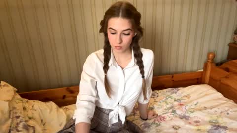 Snapshot of bumblebliss chatting on 04-18-26, 01:37 Mary online show from 04-18-26, 01:37