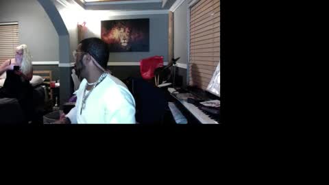 Bungalow Entertainment online show from 11-27-25, 08:16