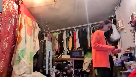 Snapshot of bunniandcryme chatting on 11-28-25, 04:37 bunniandcryme online show from 11-28-25, 04:37