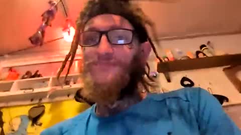 Snapshot of bunniandcryme chatting on 12-15-25, 03:33 bunniandcryme online show from 12-15-25, 03:33