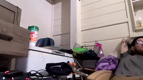 Snapshot of bunniandcryme chatting on 12-22-25, 09:01 bunniandcryme online show from 12-22-25, 09:01