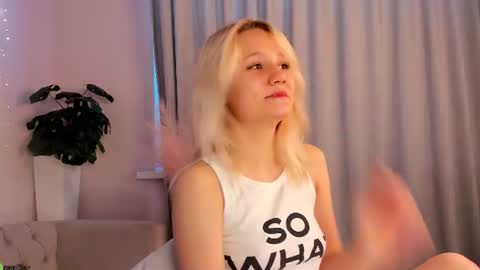 Elsy online show from 07-22-26, 11:24