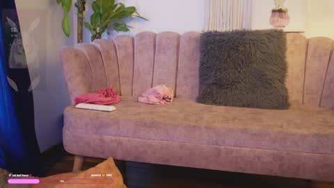Snapshot of bunnycute_shy chatting on 01-08-25, 06:52 30 Off online show from 01-08-25, 06:52