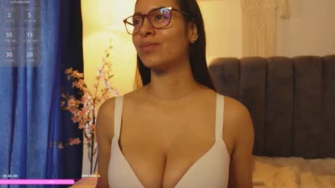 Snapshot of bunnycute_shy chatting on 09-20-25, 02:18 30 Off online show from 09-20-25, 02:18