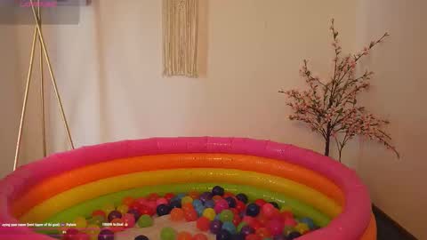 Snapshot of bunnycute_shy chatting on 10-06-25, 02:25 30 Off online show from 10-06-25, 02:25