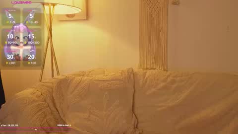 Snapshot of bunnycute_shy chatting on 10-18-25, 01:23 30 Off online show from 10-18-25, 01:23