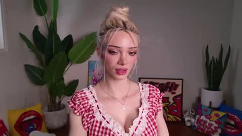 Snapshot of bunnydollstella chatting on 07-21-26, 12:24 Stella online show from 07-21-26, 12:24