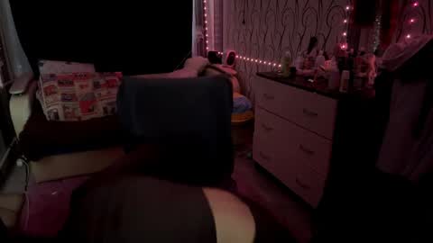 Snapshot of bunnytrussel chatting on 05-15-26, 11:39 Bella online show from 05-15-26, 11:39