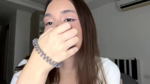 Snapshot of burmahimes chatting on 02-12-26, 08:20 Nica online show from 02-12-26, 08:20