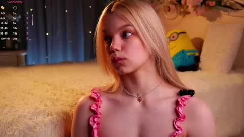 Snapshot of burnletitallburn chatting on 05-05-26, 04:37 Jessica online show from 05-05-26, 04:37