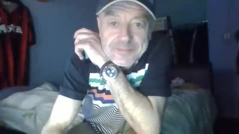 Snapshot of burnleyguy1977 chatting on 05-08-26, 02:06 burnleyguy1977 online show from 05-08-26, 02:06