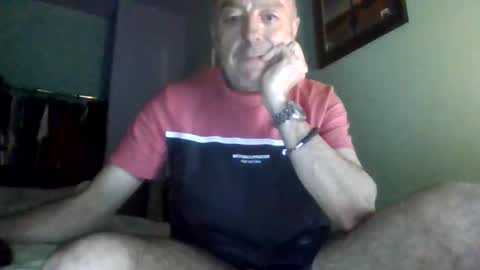 Snapshot of burnleyguy1977 chatting on 06-07-26, 04:05 burnleyguy1977 online show from 06-07-26, 04:05