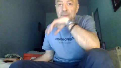 Snapshot of burnleyguy1977 chatting on 06-08-26, 04:35 burnleyguy1977 online show from 06-08-26, 04:35