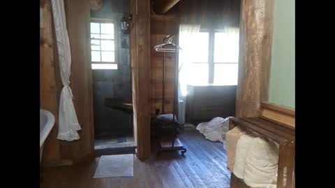 Snapshot of burntbuns710 chatting on 09-30-25, 06:46 LostSingledad online show from 09-30-25, 06:46