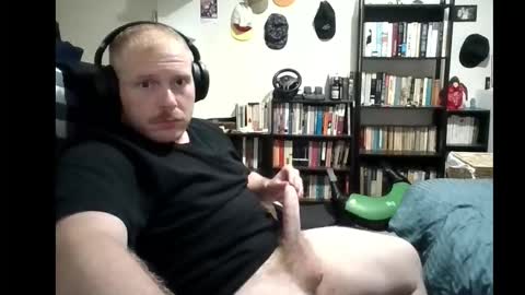 Snapshot of bushmate92 chatting on 12-04-25, 03:54 bushmate92 online show from 12-04-25, 03:54